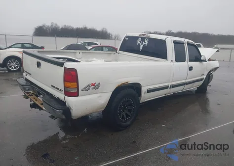 2000 Chevrolet Silverado 1500 Ls z USA, uszkodzony, nr VIN 1GCEK19T0YE378093